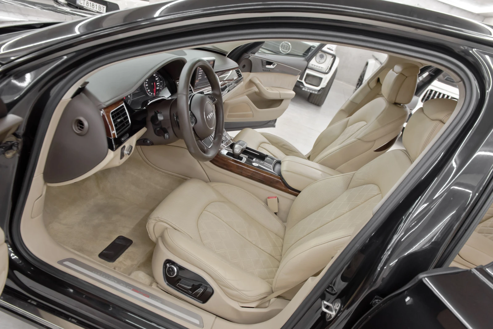 Audi A8 4.2TDI* LED* V8, снимка 12 - Автомобили и джипове - 53706161