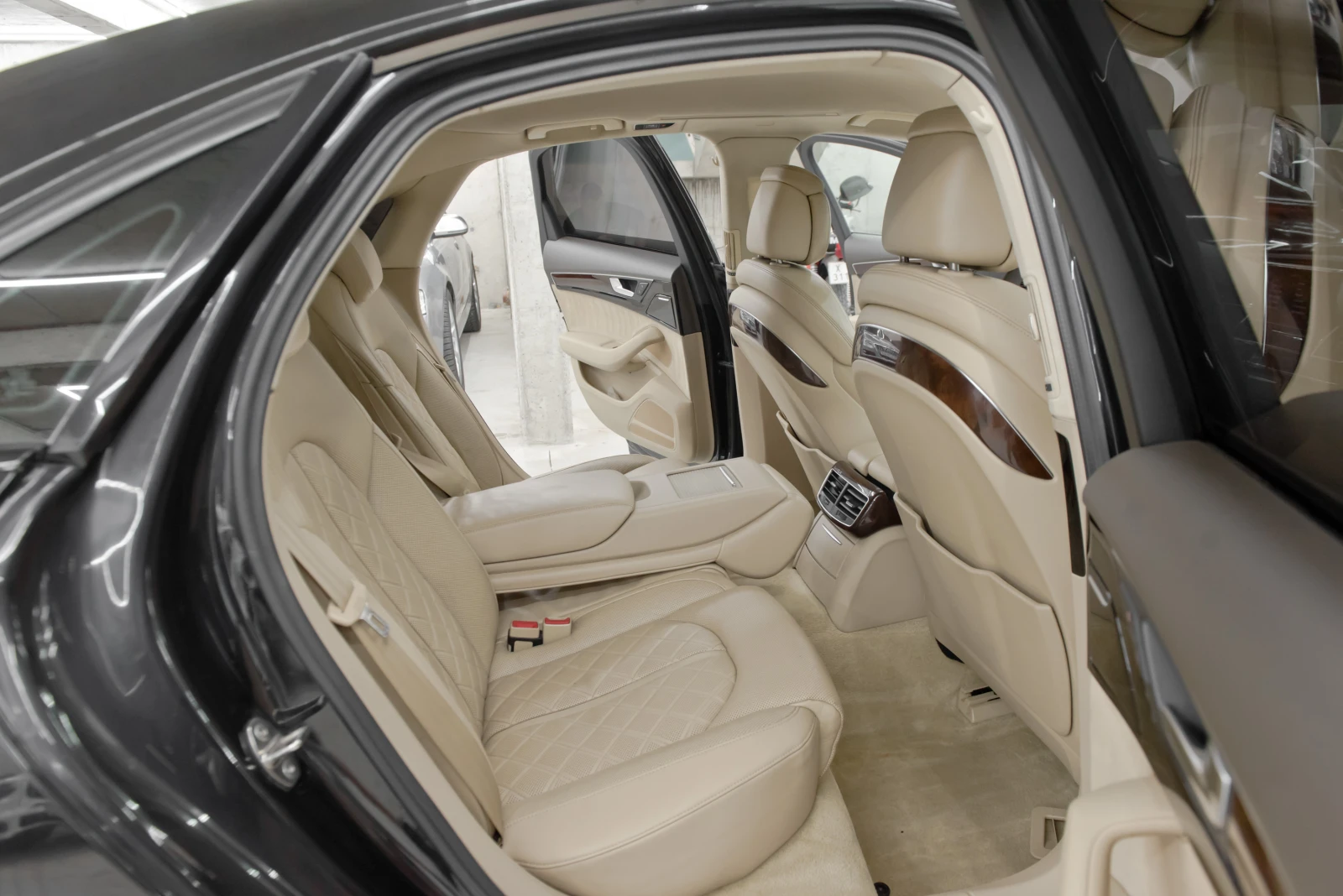 Audi A8 4.2TDI* LED* V8, снимка 15 - Автомобили и джипове - 53706161