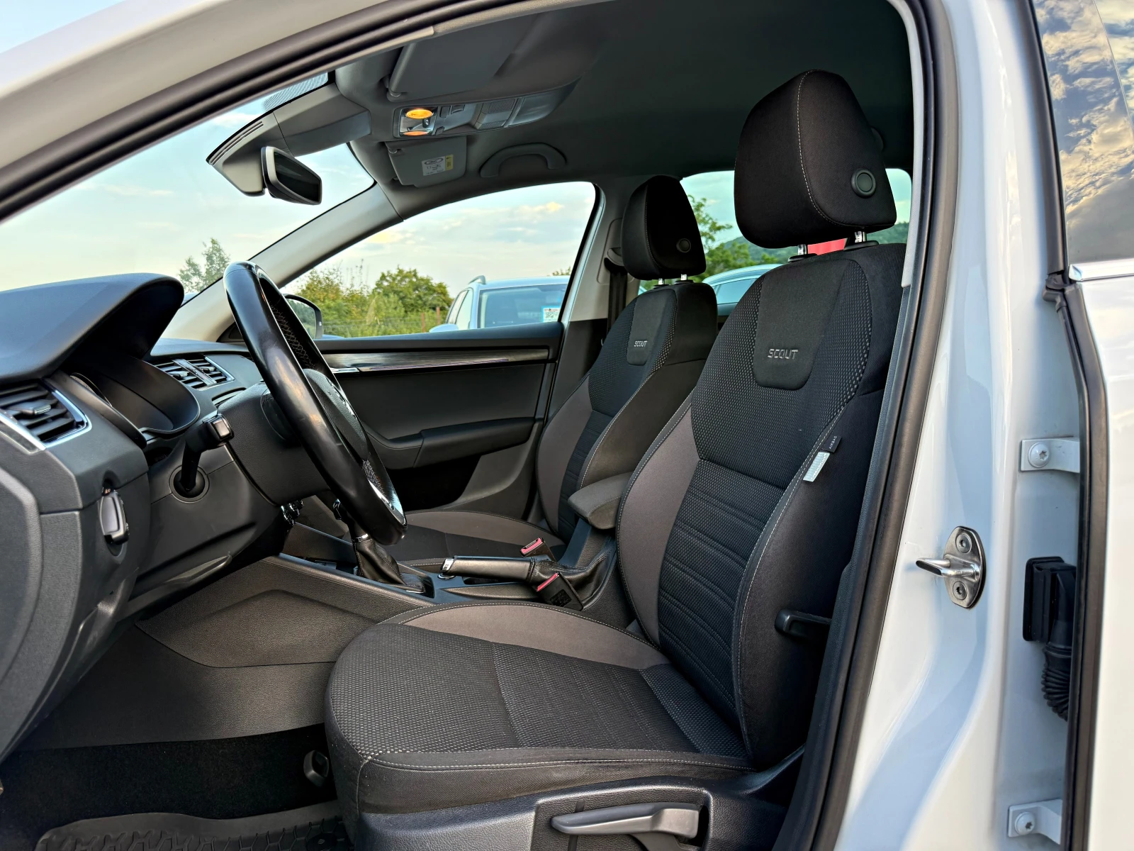 Skoda Octavia 150кс SCOUT 4X4 DSG MATRIX КАМЕРА ПОДГРЕВ, снимка 13 - Автомобили и джипове - 53982687