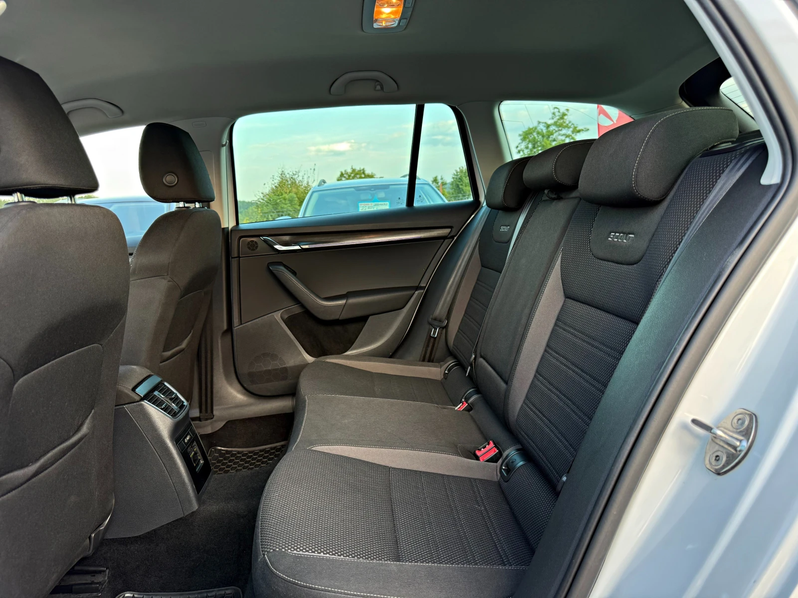Skoda Octavia 150кс SCOUT 4X4 DSG MATRIX КАМЕРА ПОДГРЕВ, снимка 14 - Автомобили и джипове - 53982687