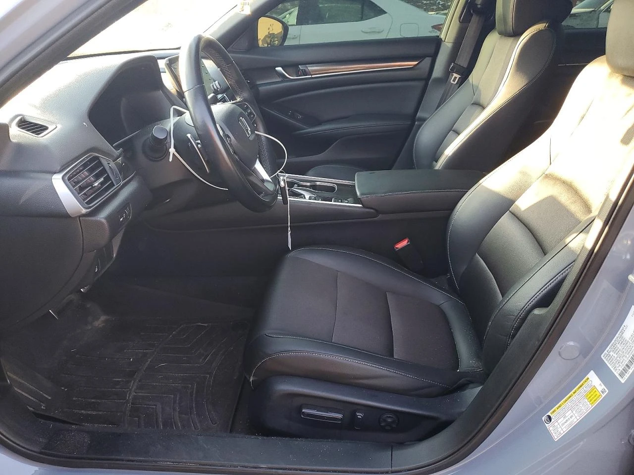 Honda Accord 1.5l Sport, снимка 7 - Автомобили и джипове - 54114135