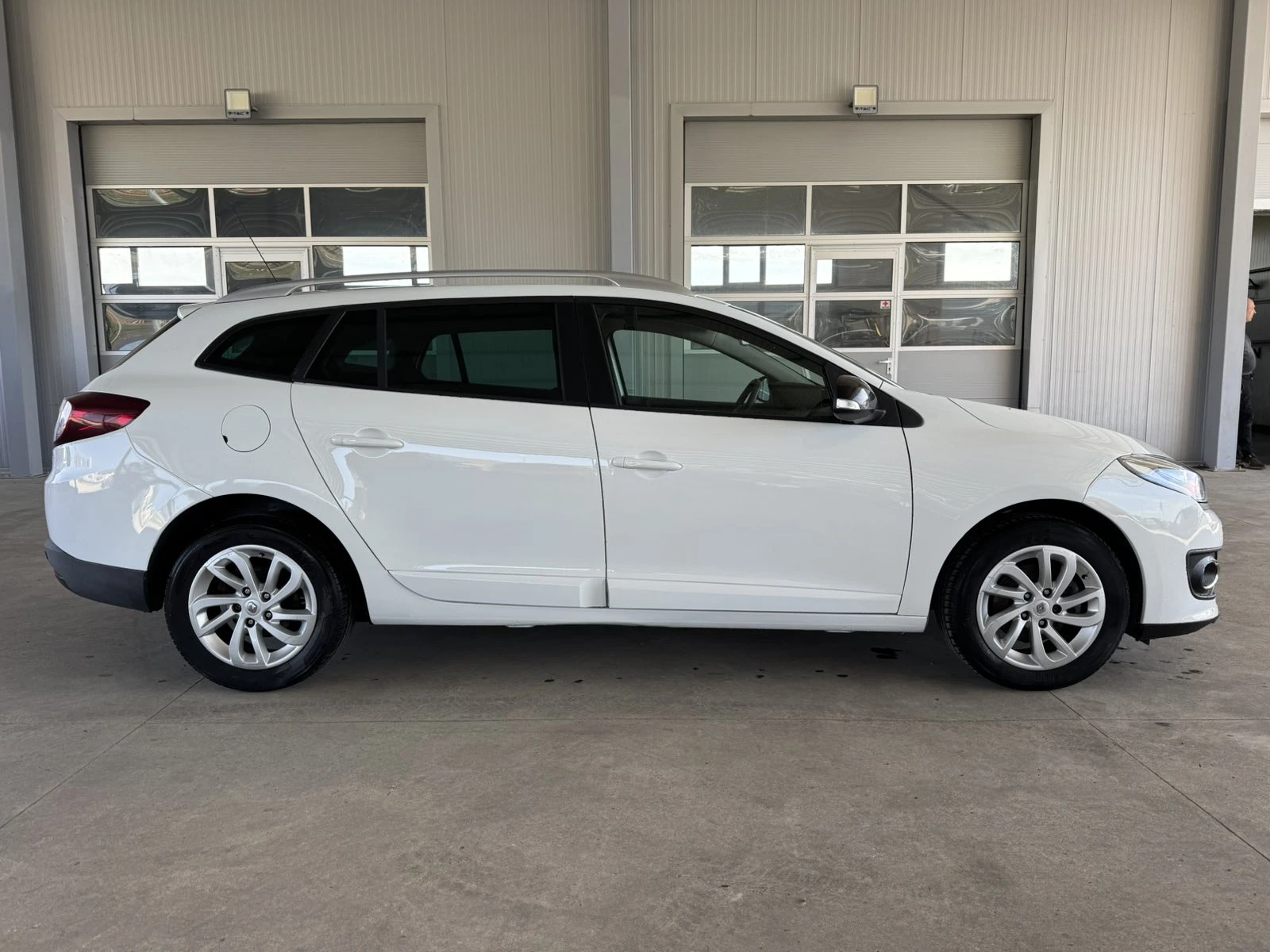 Renault Megane dci* 110ps* 6ск* НАВИ* ПАРКТ* АВТОПИЛОТ, снимка 6 - Автомобили и джипове - 54225661