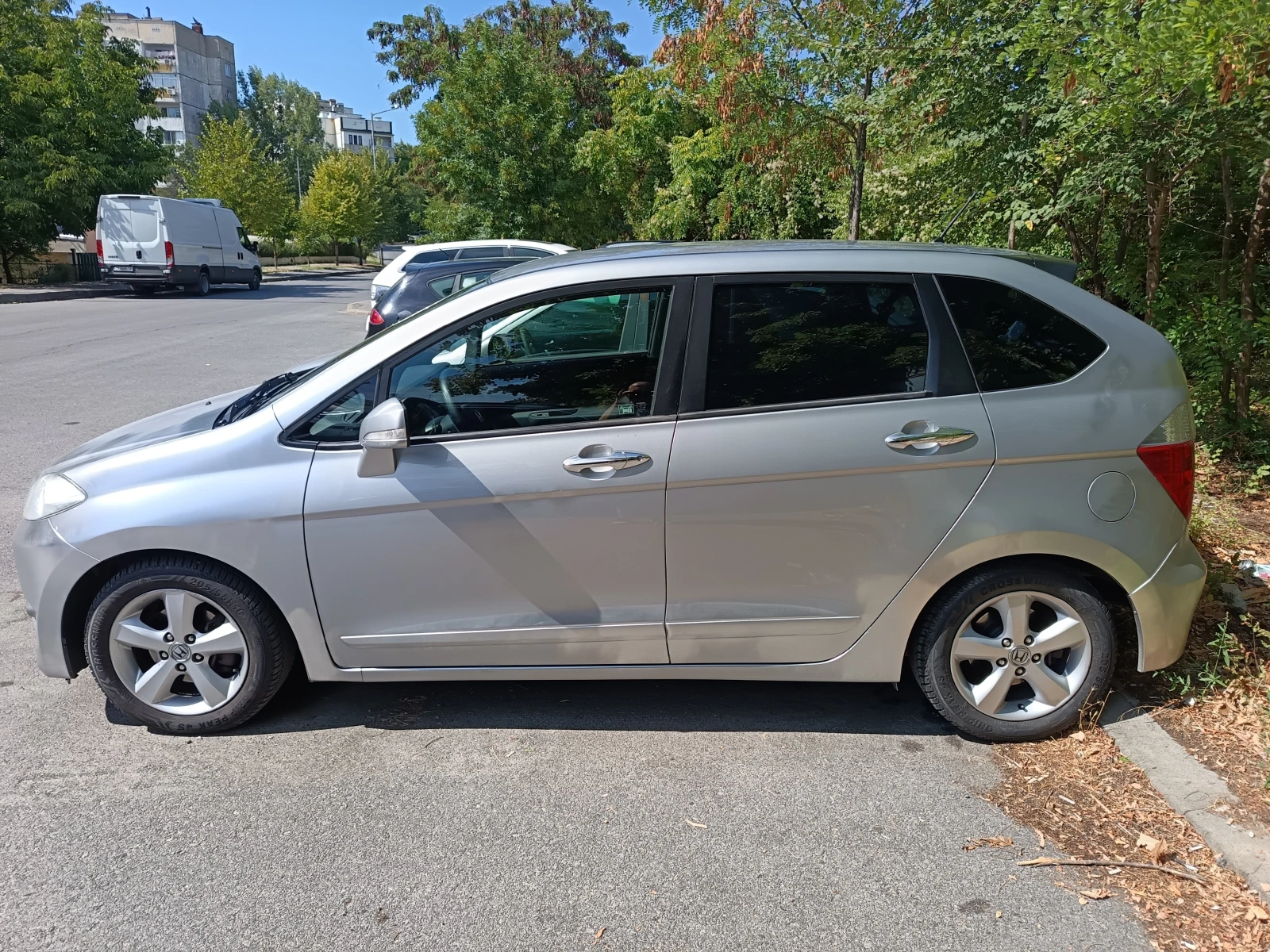 Honda Fr-v, снимка 4 - Автомобили и джипове - 56160738