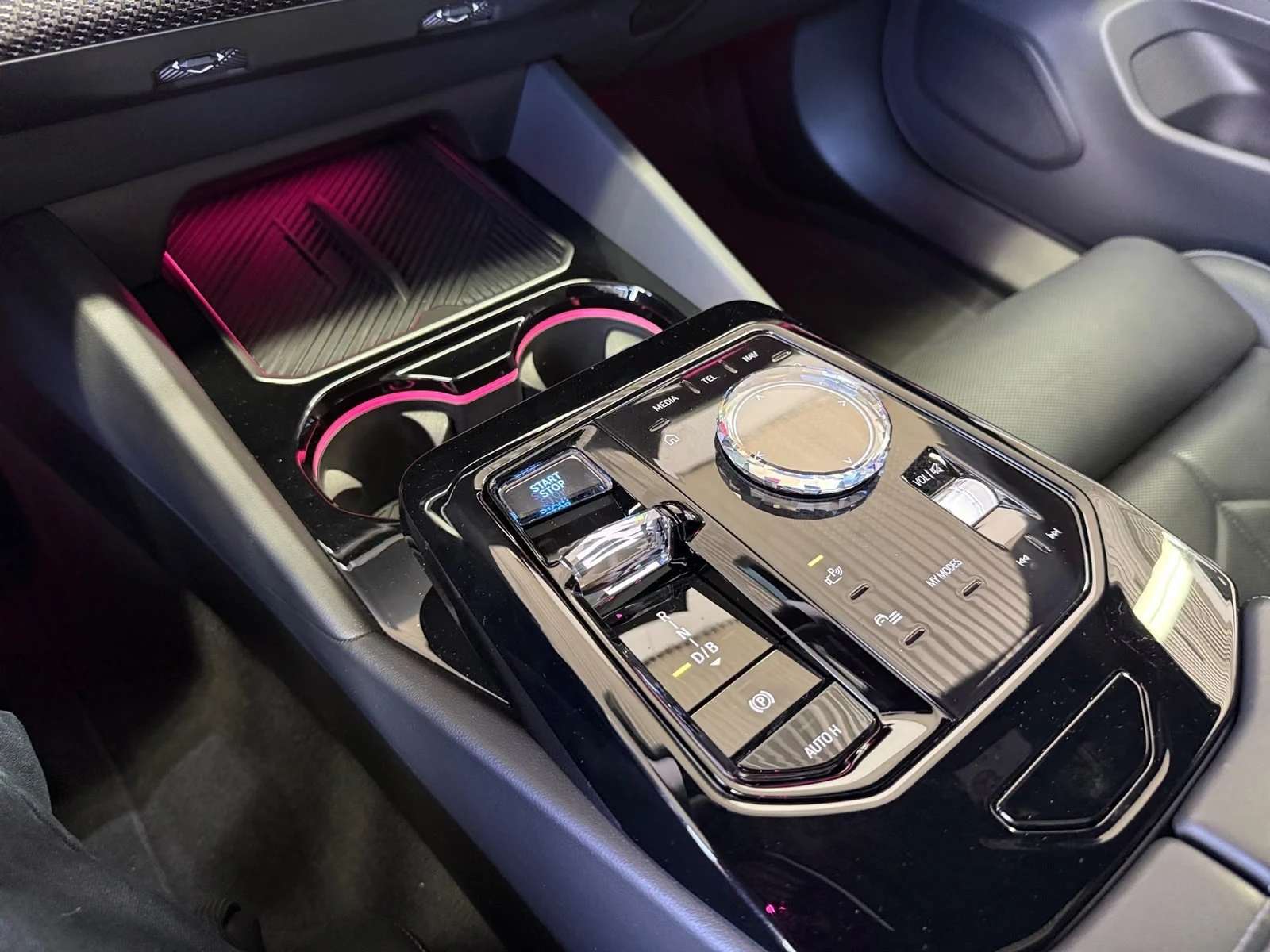 BMW i5 40eDRIVE/340HP/MSPORT/360/B&W/21/PANO/ACC/901z, снимка 16 - Автомобили и джипове - 56200281