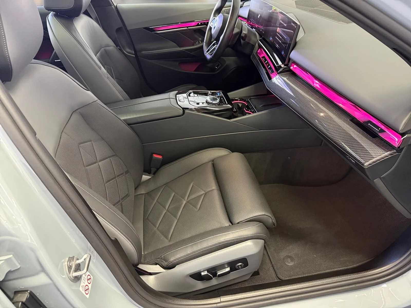 BMW i5 40eDRIVE/340HP/MSPORT/360/B&W/21/PANO/ACC/901z, снимка 12 - Автомобили и джипове - 56200281