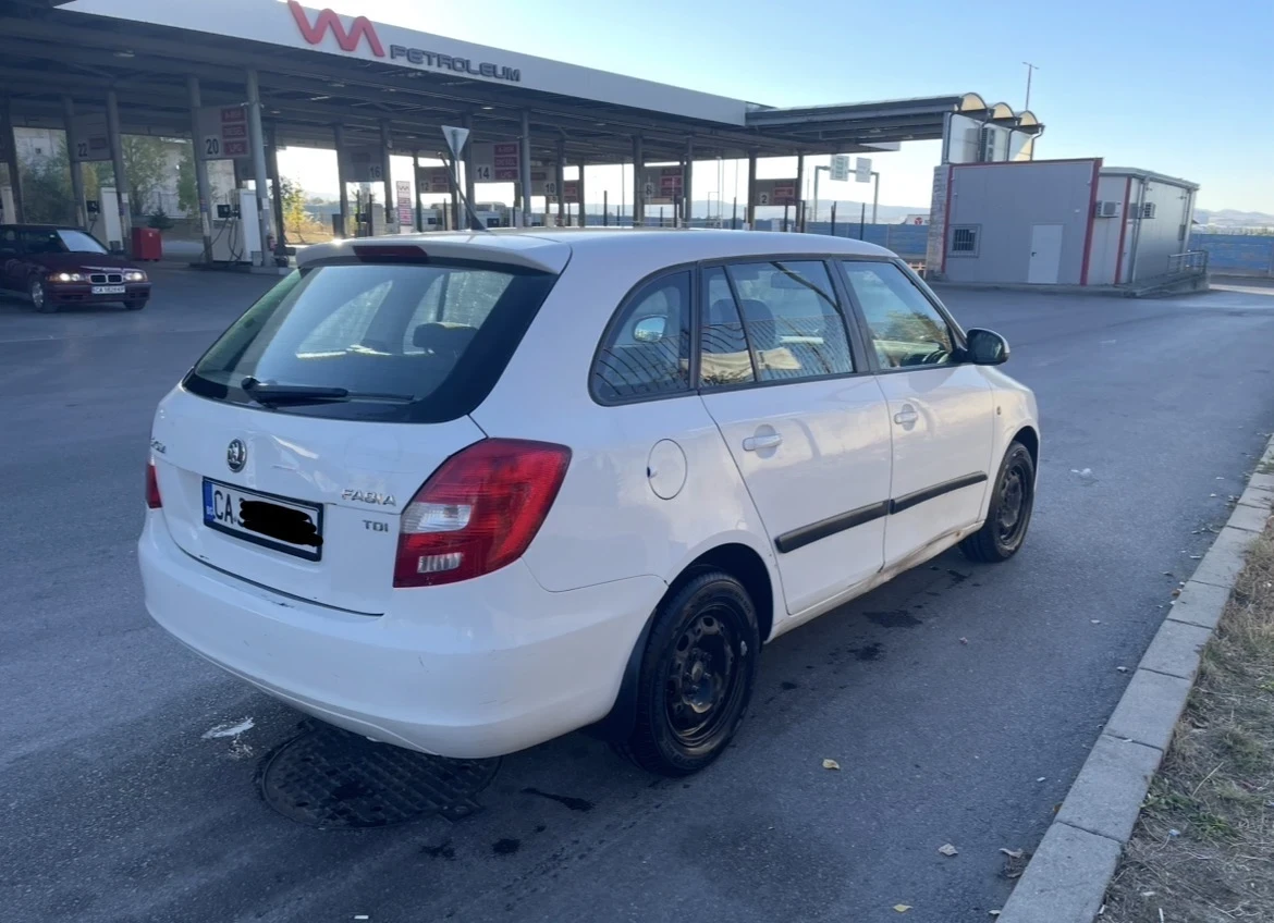 Skoda Fabia 1.6 TDI Navi, снимка 4 - Автомобили и джипове - 56574513