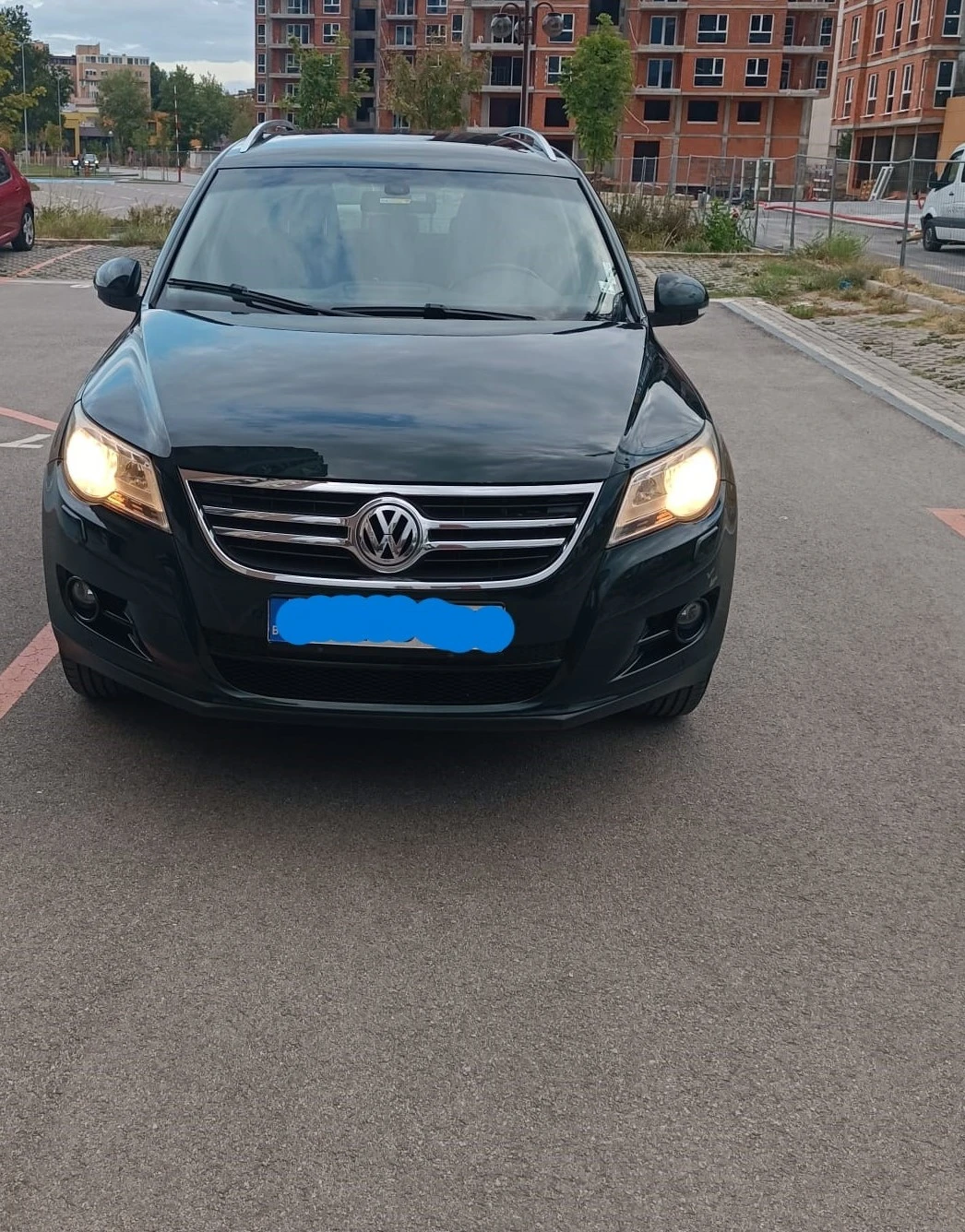 VW Tiguan - [1] 