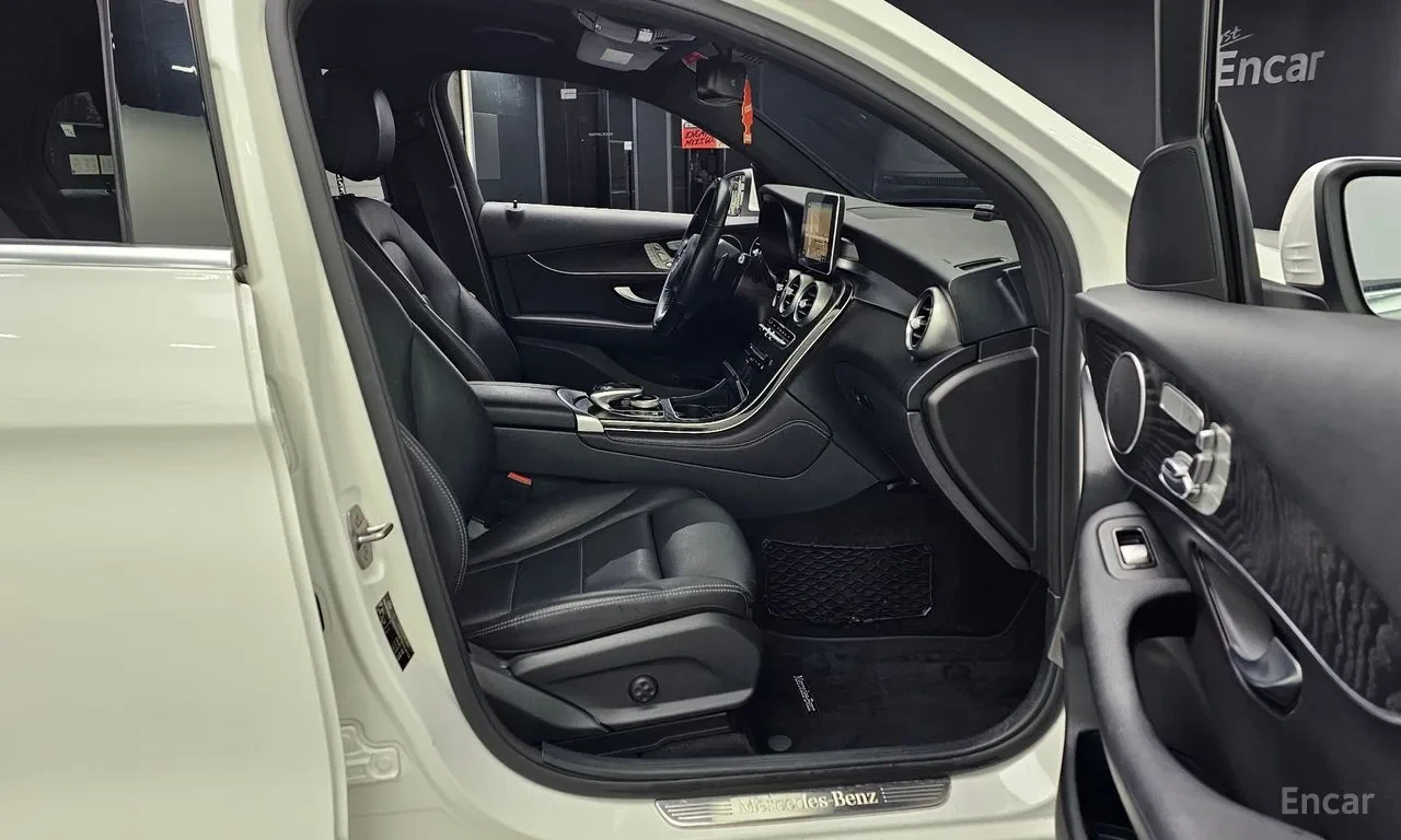 Mercedes-Benz GLC coupe* burmester* multibeam led* Parking Assist, снимка 8 - Автомобили и джипове - 54720899