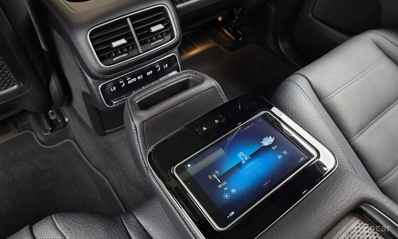 Mercedes-Benz GLS 400 d | BURMESTER | DISTRONIC | PANO, снимка 17 - Автомобили и джипове - 55048327