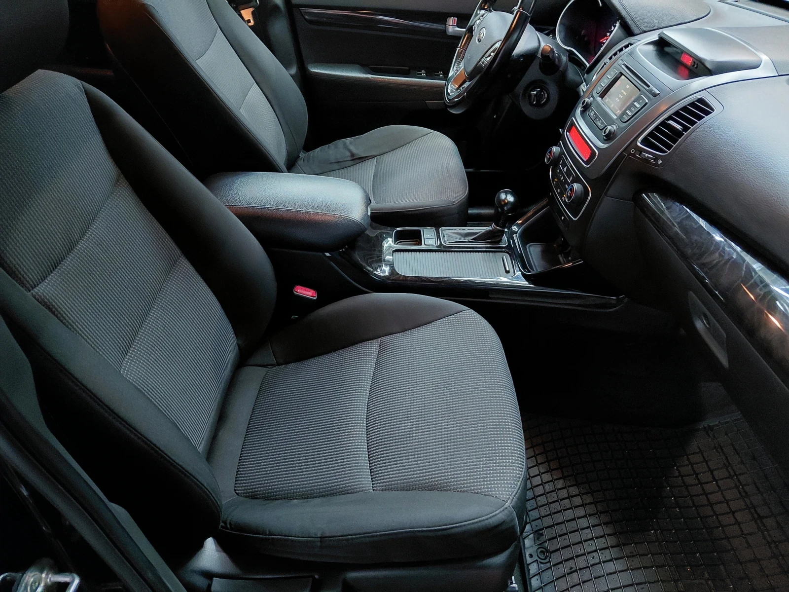 Kia Sorento 2.2 D FACELIFT, снимка 11 - Автомобили и джипове - 55791495