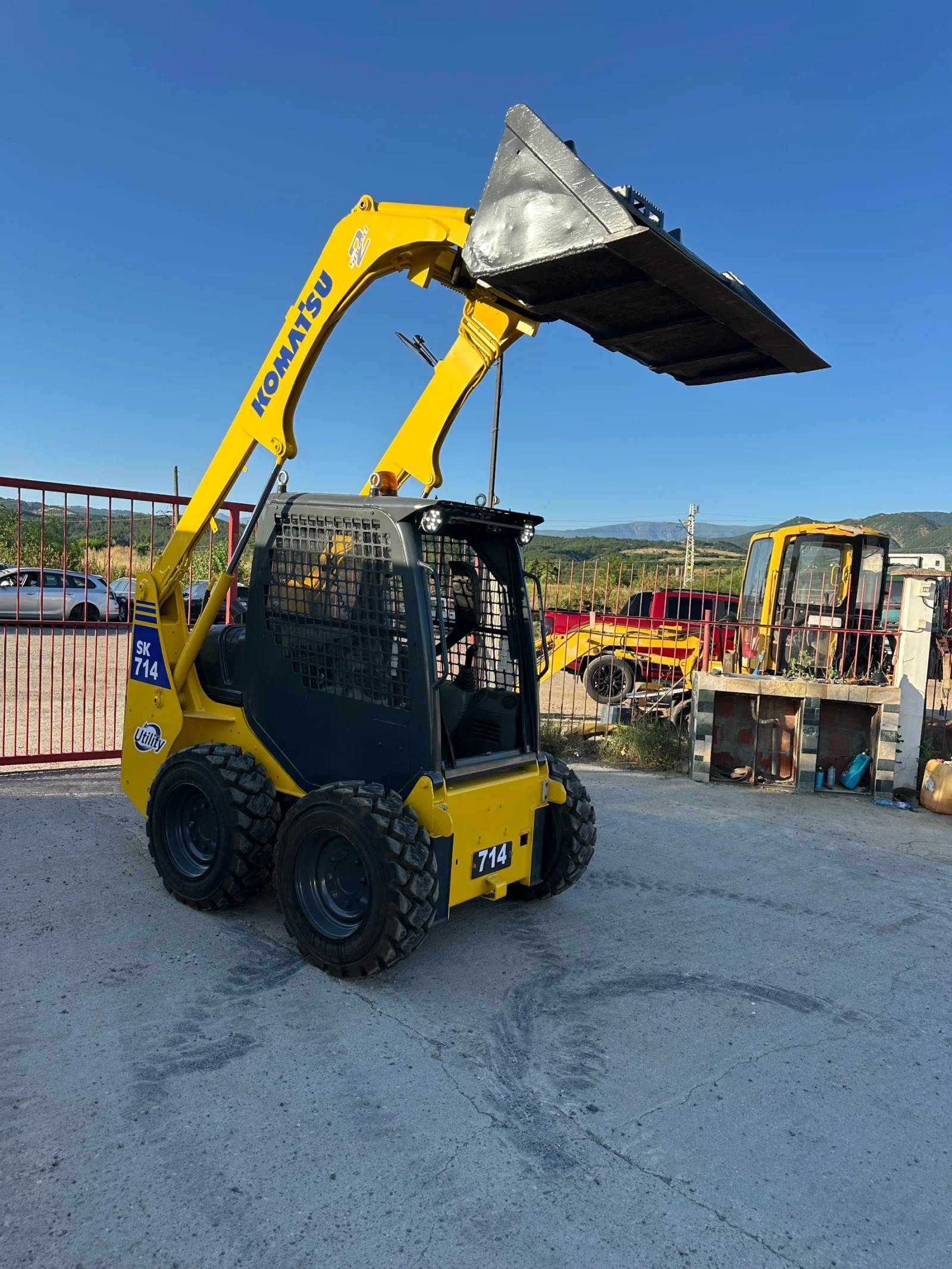 Мини челни товарачи Komatsu SK714, снимка 8 - Индустриална техника - 55081457