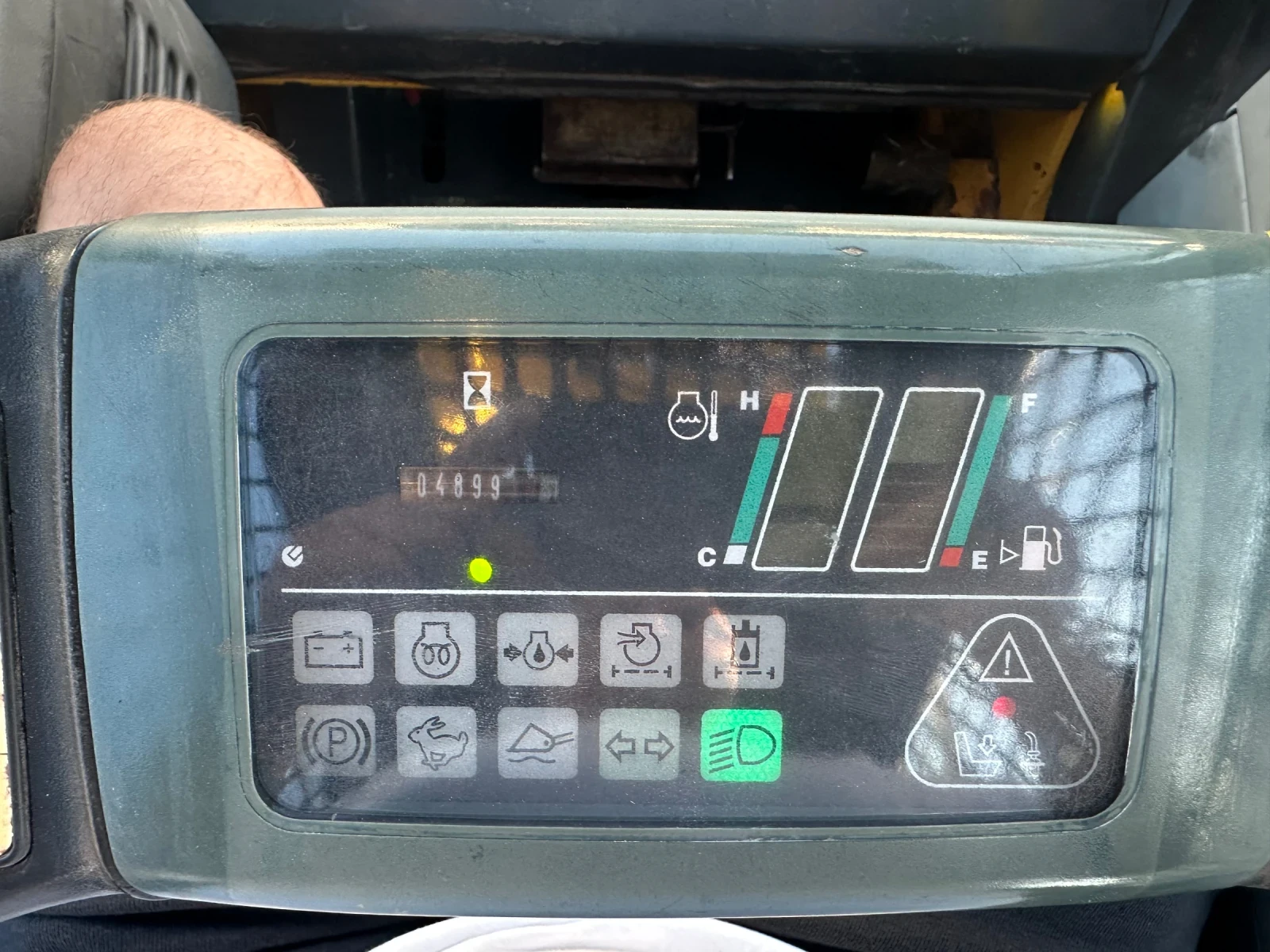 Мини челни товарачи Komatsu SK714, снимка 11 - Индустриална техника - 55081457