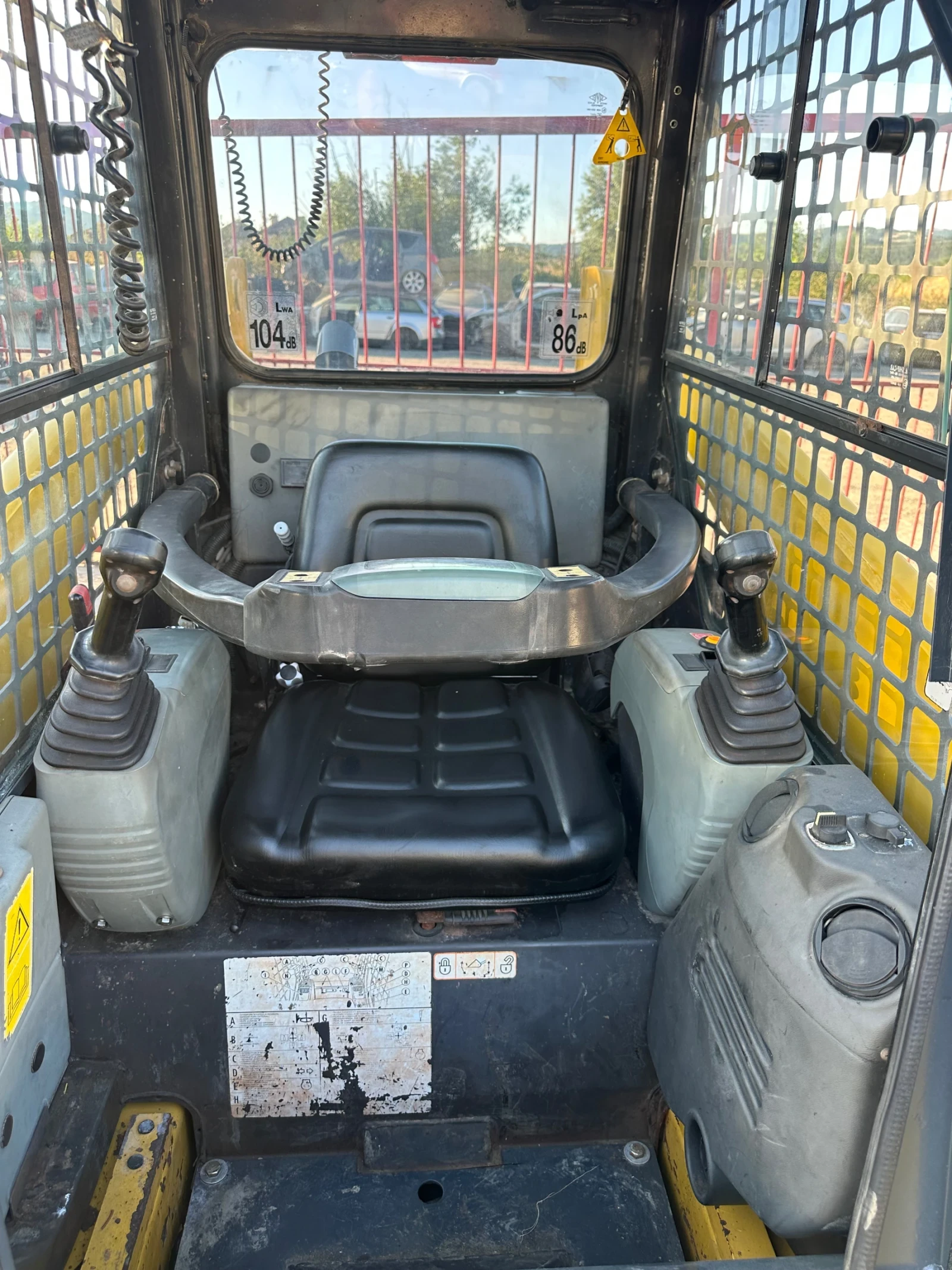 Мини челни товарачи Komatsu SK714, снимка 7 - Индустриална техника - 55081457