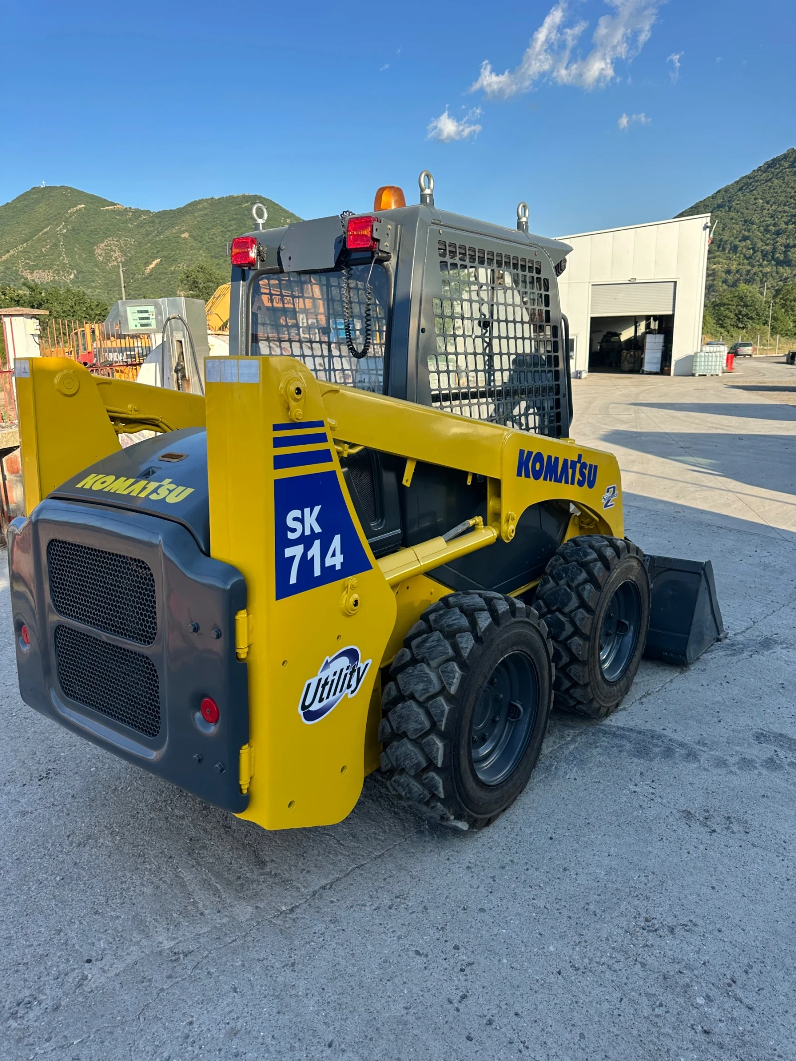 Мини челни товарачи Komatsu SK714, снимка 6 - Индустриална техника - 55081457