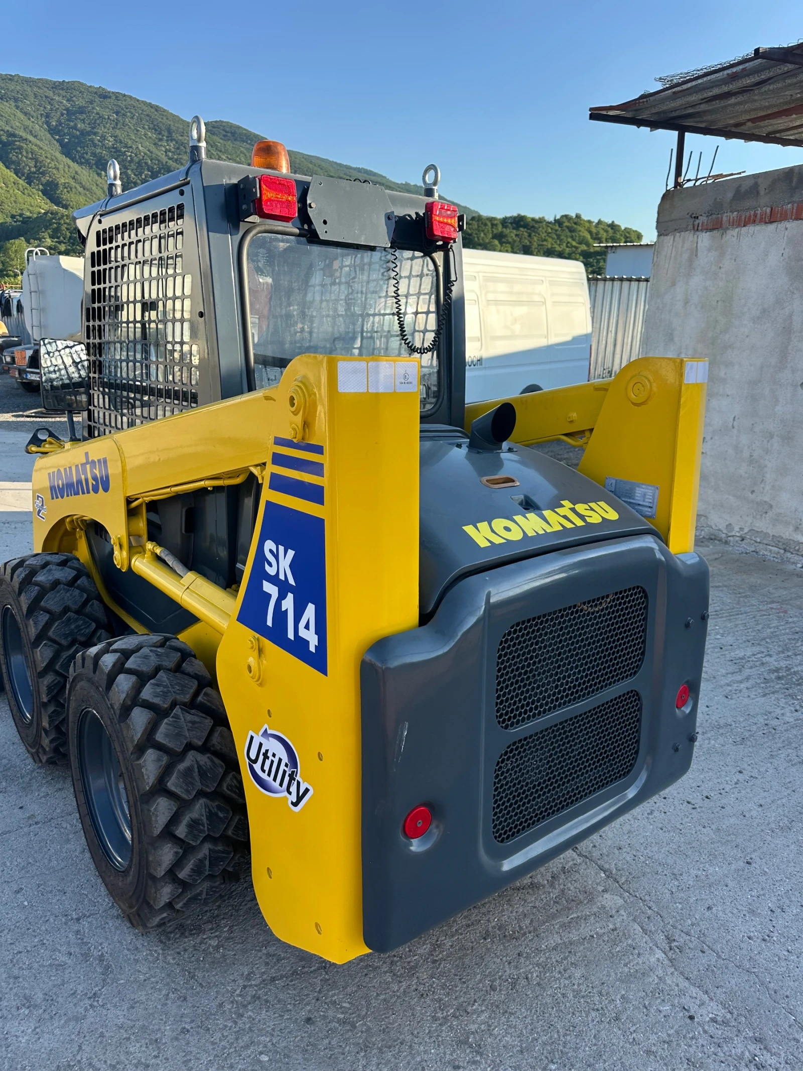 Мини челни товарачи Komatsu SK714, снимка 5 - Индустриална техника - 55081457