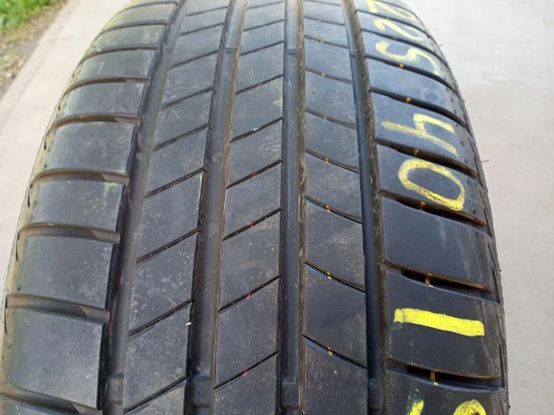 Гуми Летни 225/40R19, снимка 2 - Гуми и джанти - 45649651