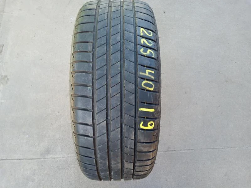 Гуми Летни 225/40R19, снимка 1 - Гуми и джанти - 45649651