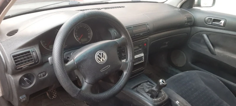 VW Passat, снимка 6 - Автомобили и джипове - 48200778