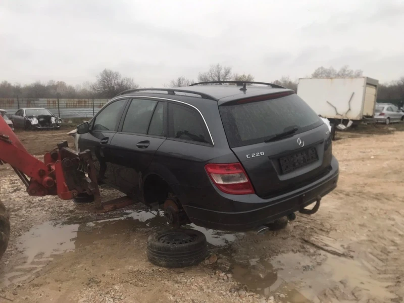 Mercedes-Benz C 220, снимка 3 - Автомобили и джипове - 49026548