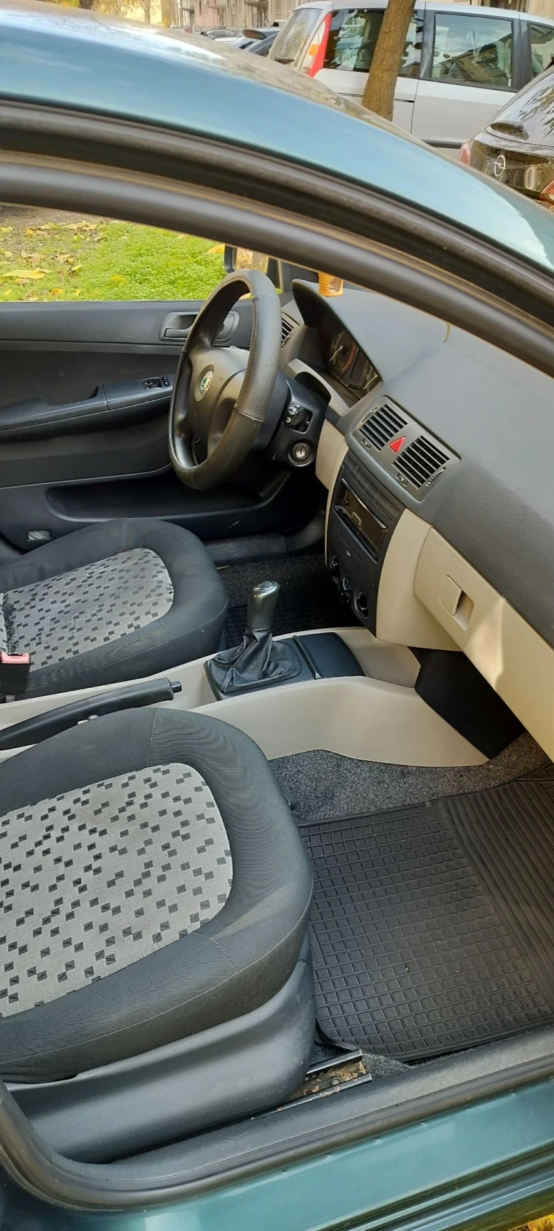 Skoda Fabia 1.2 HTP 12V, снимка 11 - Автомобили и джипове - 52552804