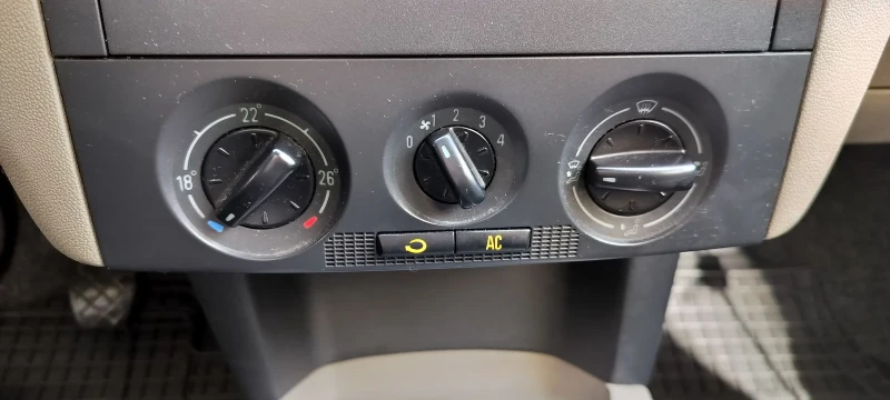 Skoda Fabia 1.2 HTP 12V, снимка 14 - Автомобили и джипове - 52552804