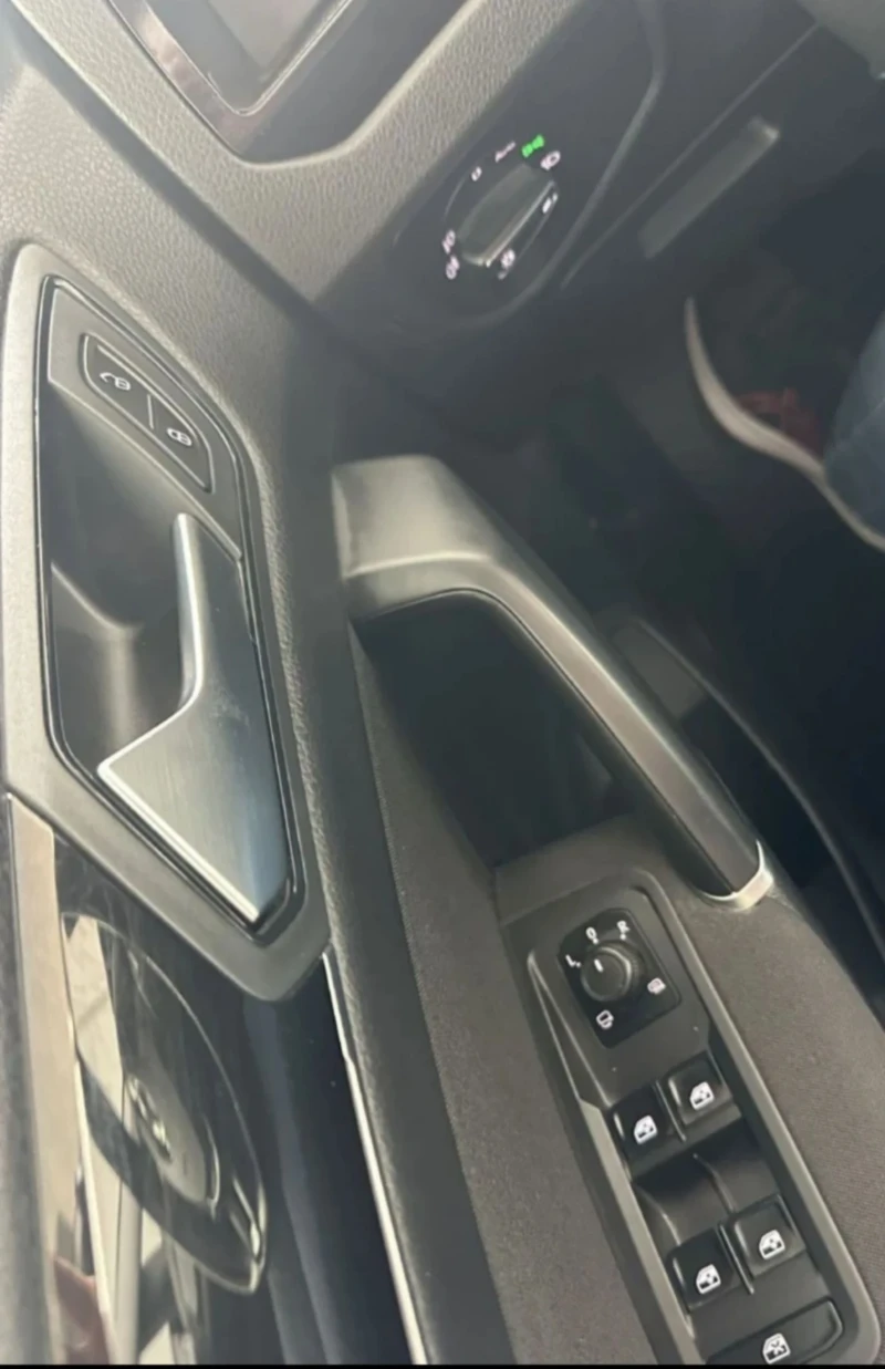 VW Touran, снимка 15 - Автомобили и джипове - 52959309