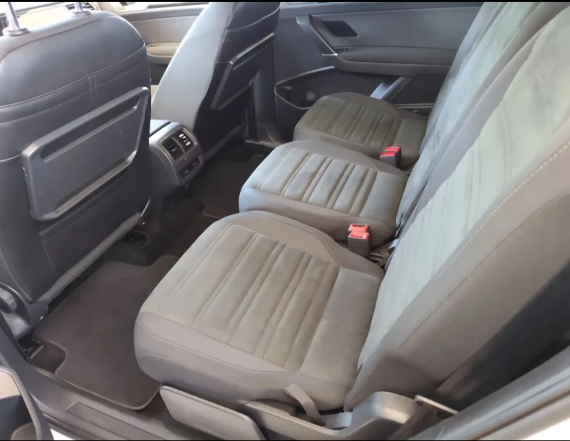 VW Touran, снимка 12 - Автомобили и джипове - 52959309