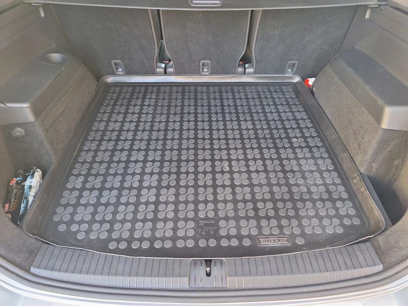 VW Touran, снимка 13 - Автомобили и джипове - 52959309