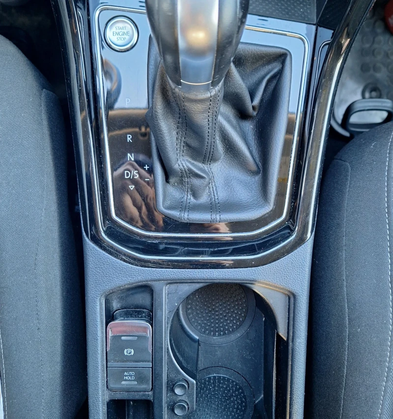 VW Touran, снимка 10 - Автомобили и джипове - 52959309