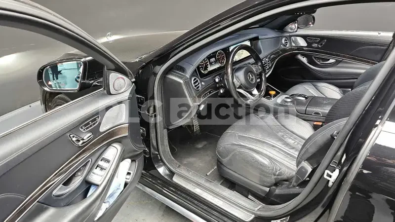 Mercedes-Benz S 63 AMG Масажни седалки* 360-градусова камера, снимка 12 - Автомобили и джипове - 54077126