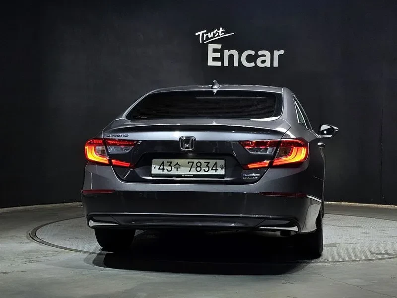 Honda Accord 2.0 Hybrid - САМО 30% АВАНС!, снимка 8 - Автомобили и джипове - 55936571