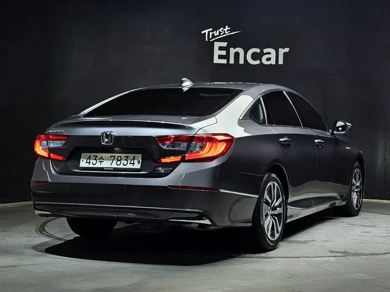 Honda Accord 2.0 Hybrid - САМО 30% АВАНС!, снимка 4 - Автомобили и джипове - 55936571