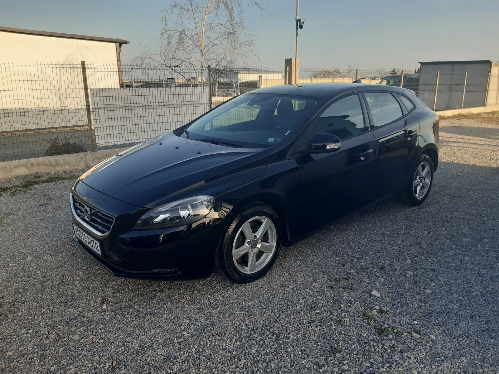 Volvo V40 КАТО НОВ - изображение 8