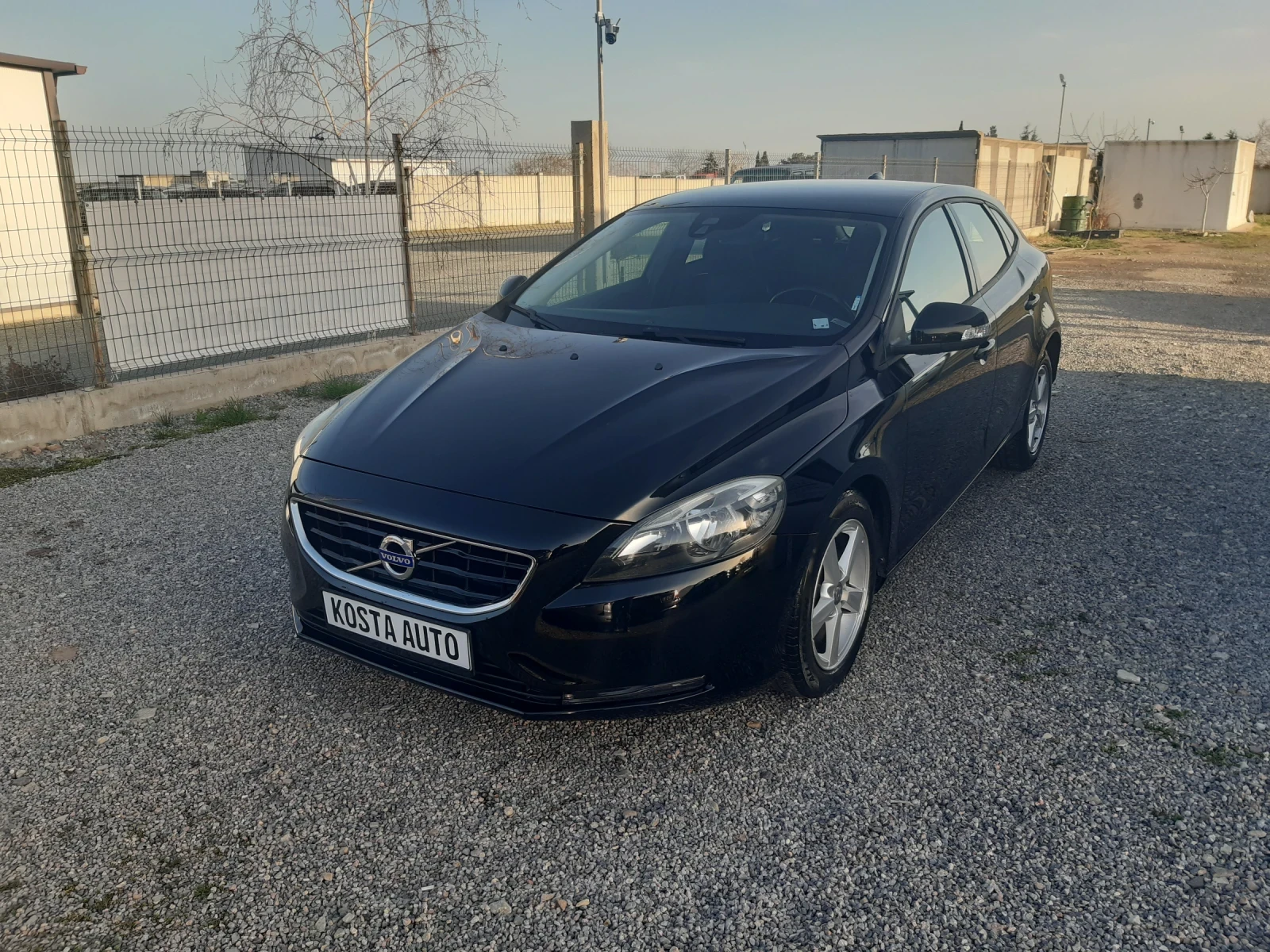 Volvo V40 КАТО НОВ - изображение 9