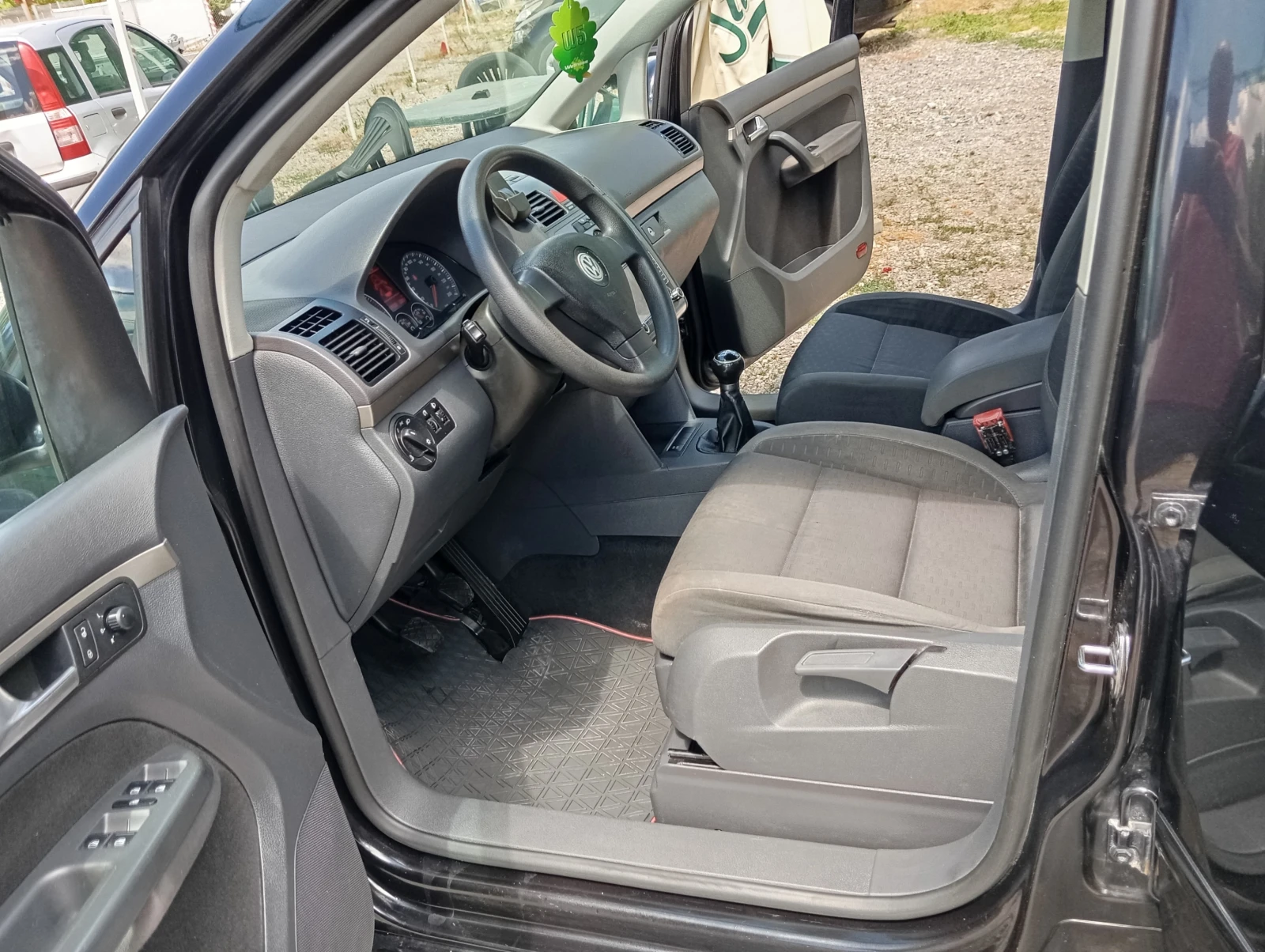VW Touran 1.9-D-NAVI+ КЛИМА - изображение 10