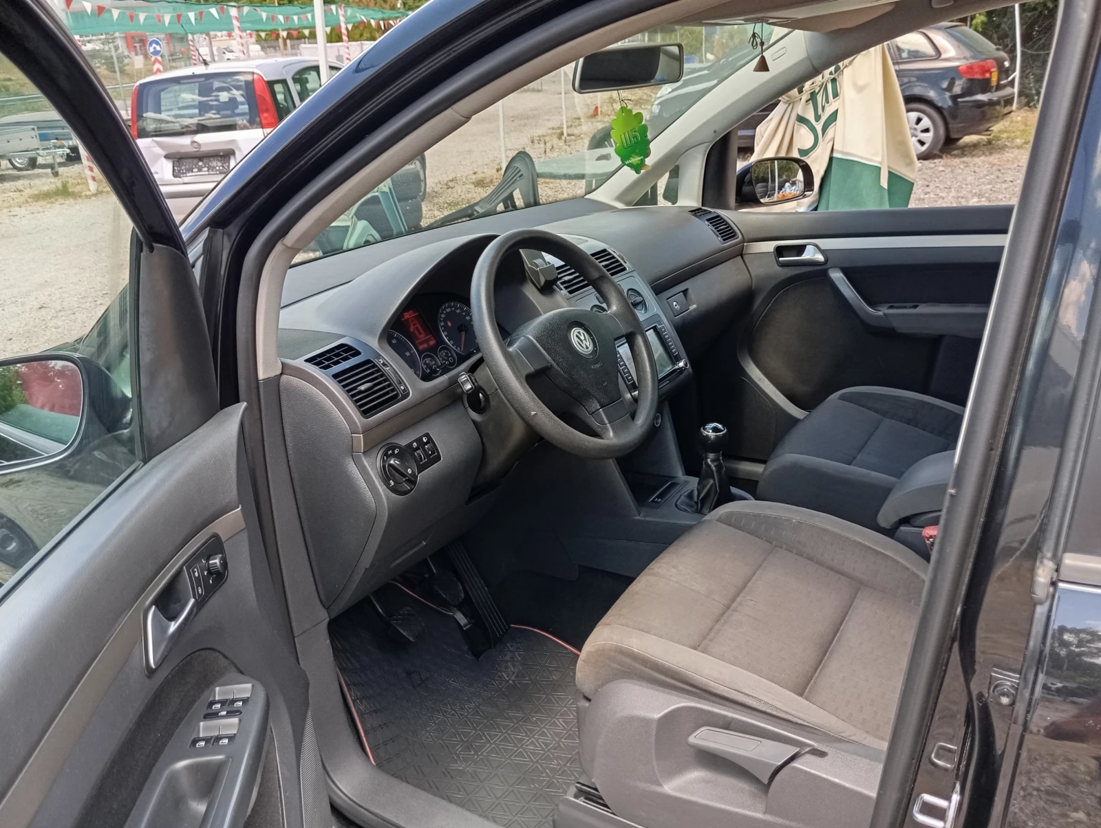 VW Touran 1.9-D-NAVI+ КЛИМА - изображение 9