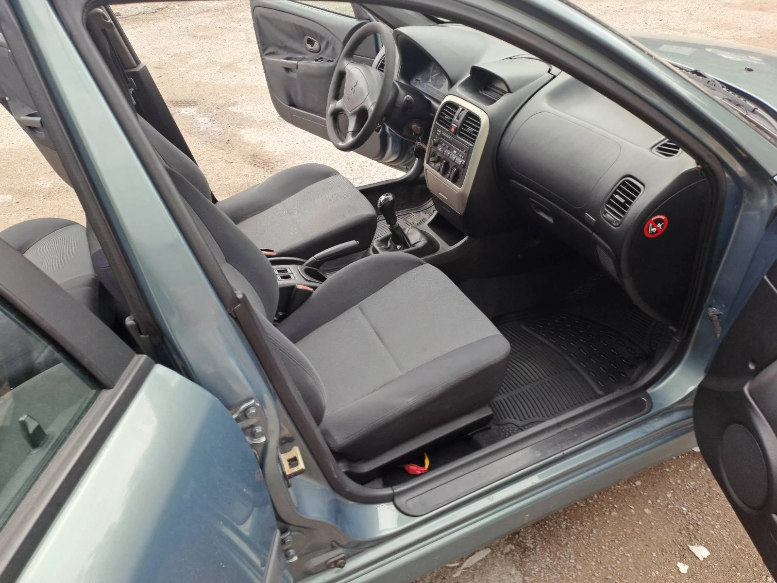 Mitsubishi Carisma  - изображение 5