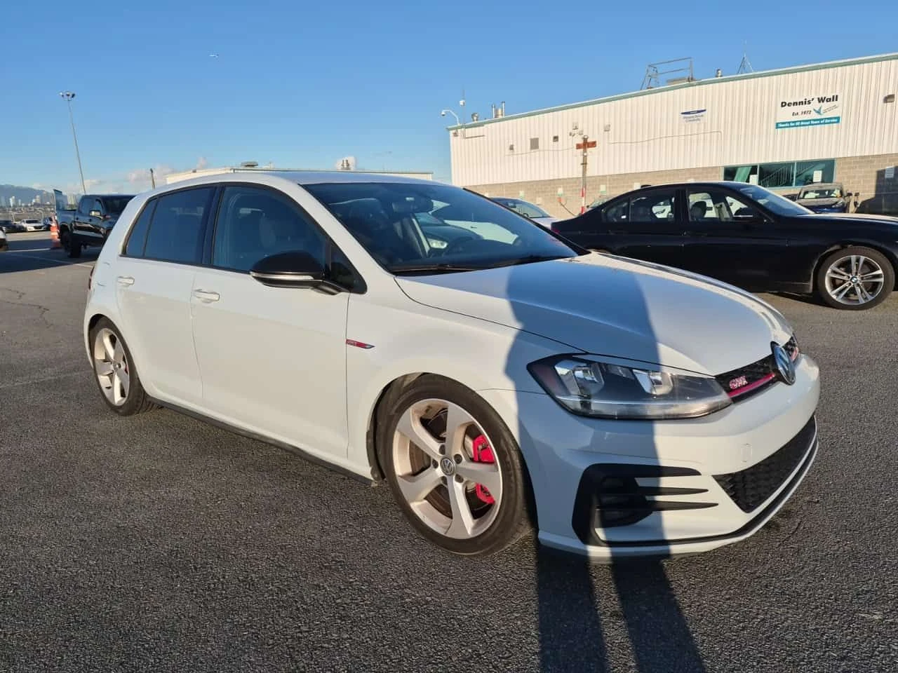 VW Golf GTI  5 DOOR DSG * CARFAX * ПОДГРЕВИ - изображение 2