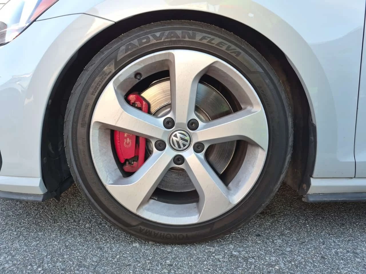 VW Golf GTI  5 DOOR DSG * CARFAX * ПОДГРЕВИ - изображение 6