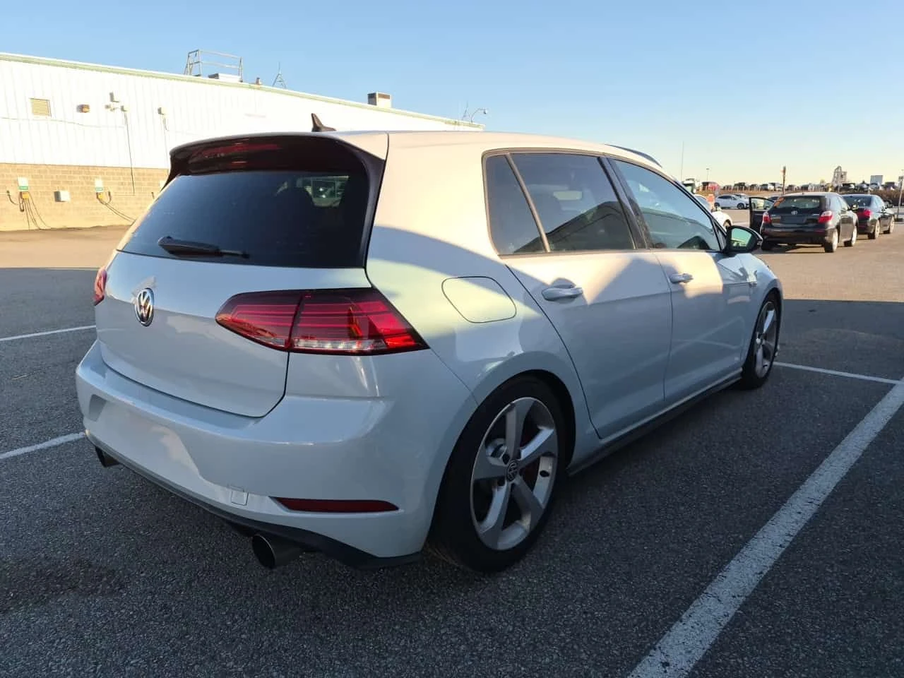 VW Golf GTI  5 DOOR DSG * CARFAX * ПОДГРЕВИ - изображение 3