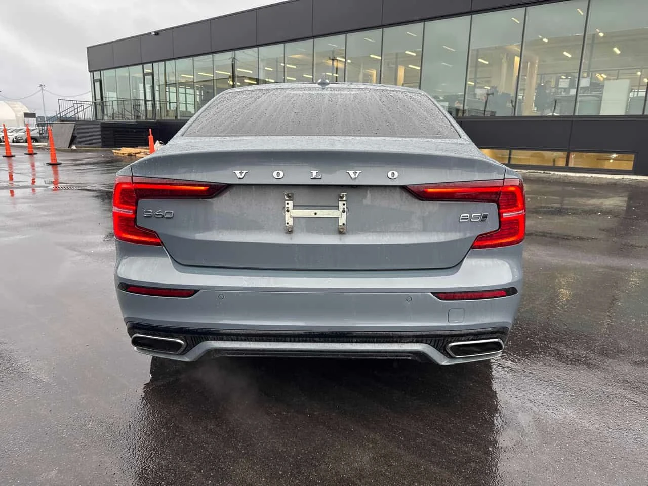Volvo S60  | B5 AWD R Design | DISTRONIC | ДВА КЛЮЧА , снимка 5 - Автомобили и джипове - 54467377