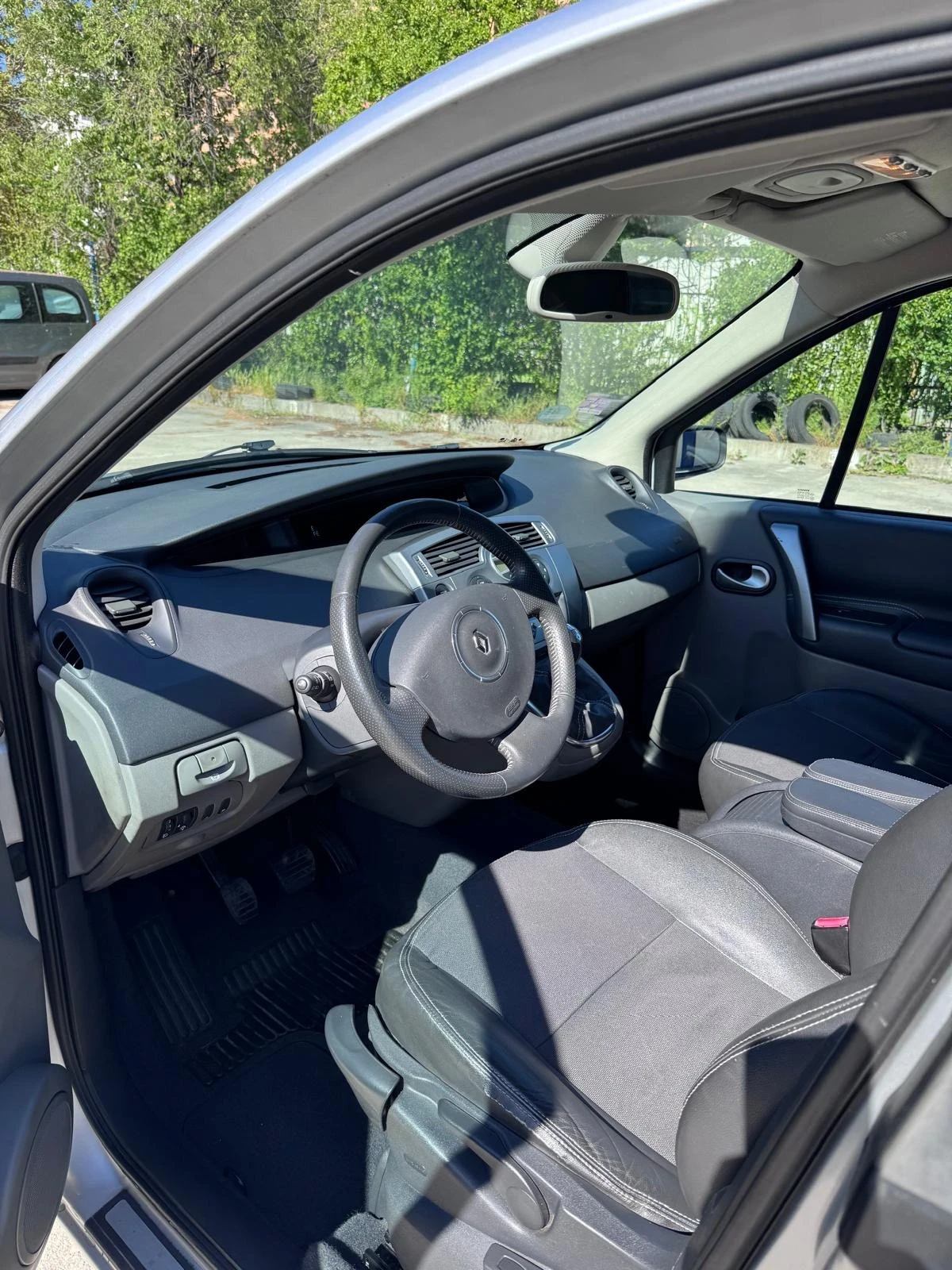 Renault Scenic, снимка 6 - Автомобили и джипове - 54552122