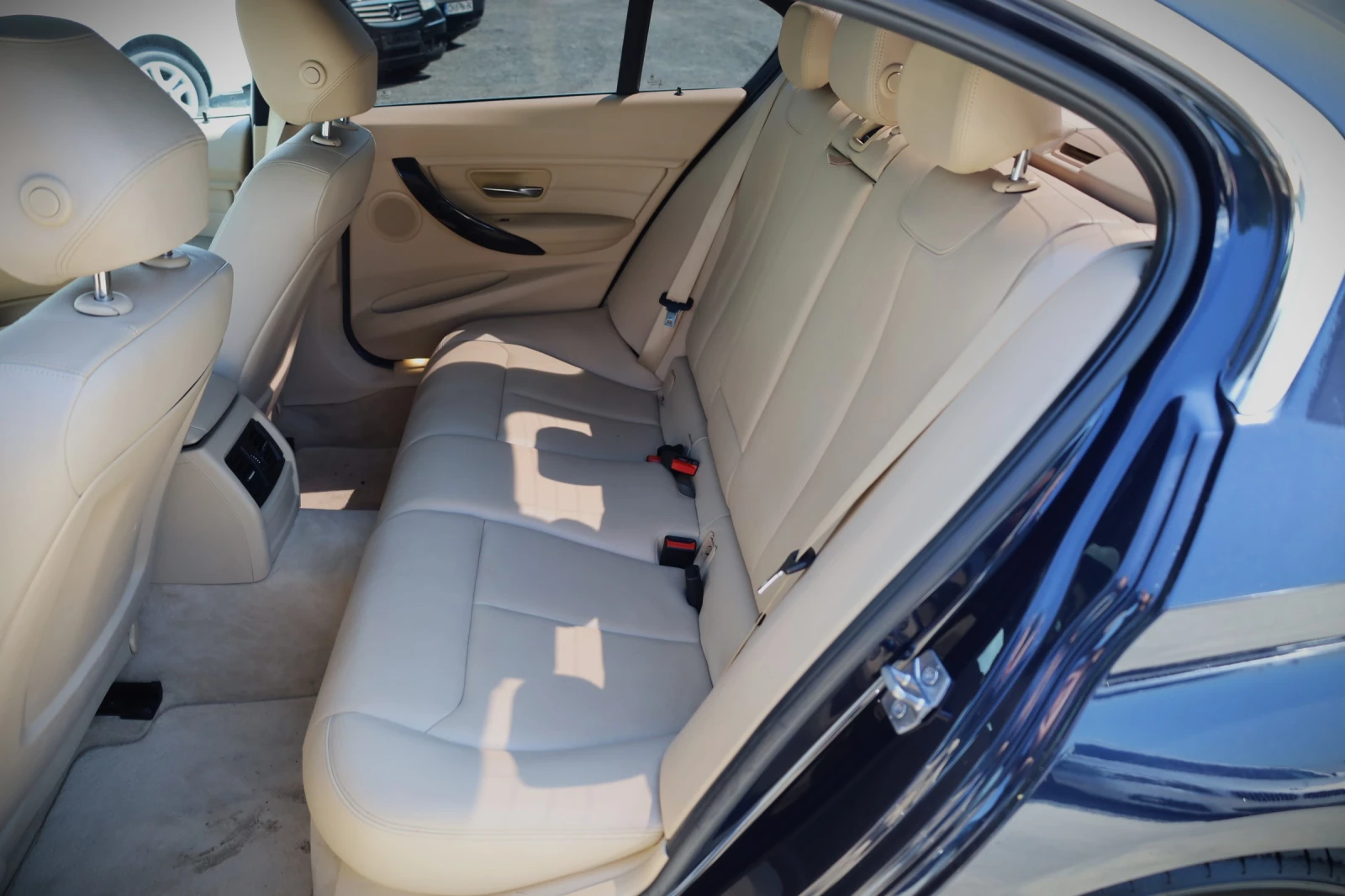 BMW 320 2.0 D, снимка 15 - Автомобили и джипове - 54831033