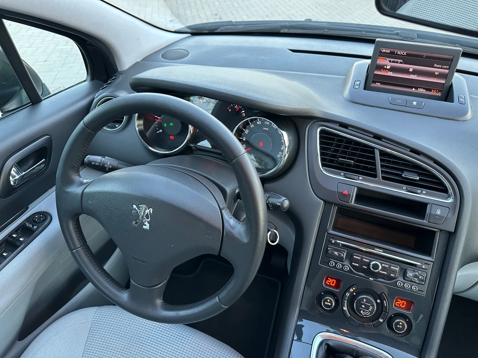 Peugeot 5008 2.0 HDI, снимка 13 - Автомобили и джипове - 55062651