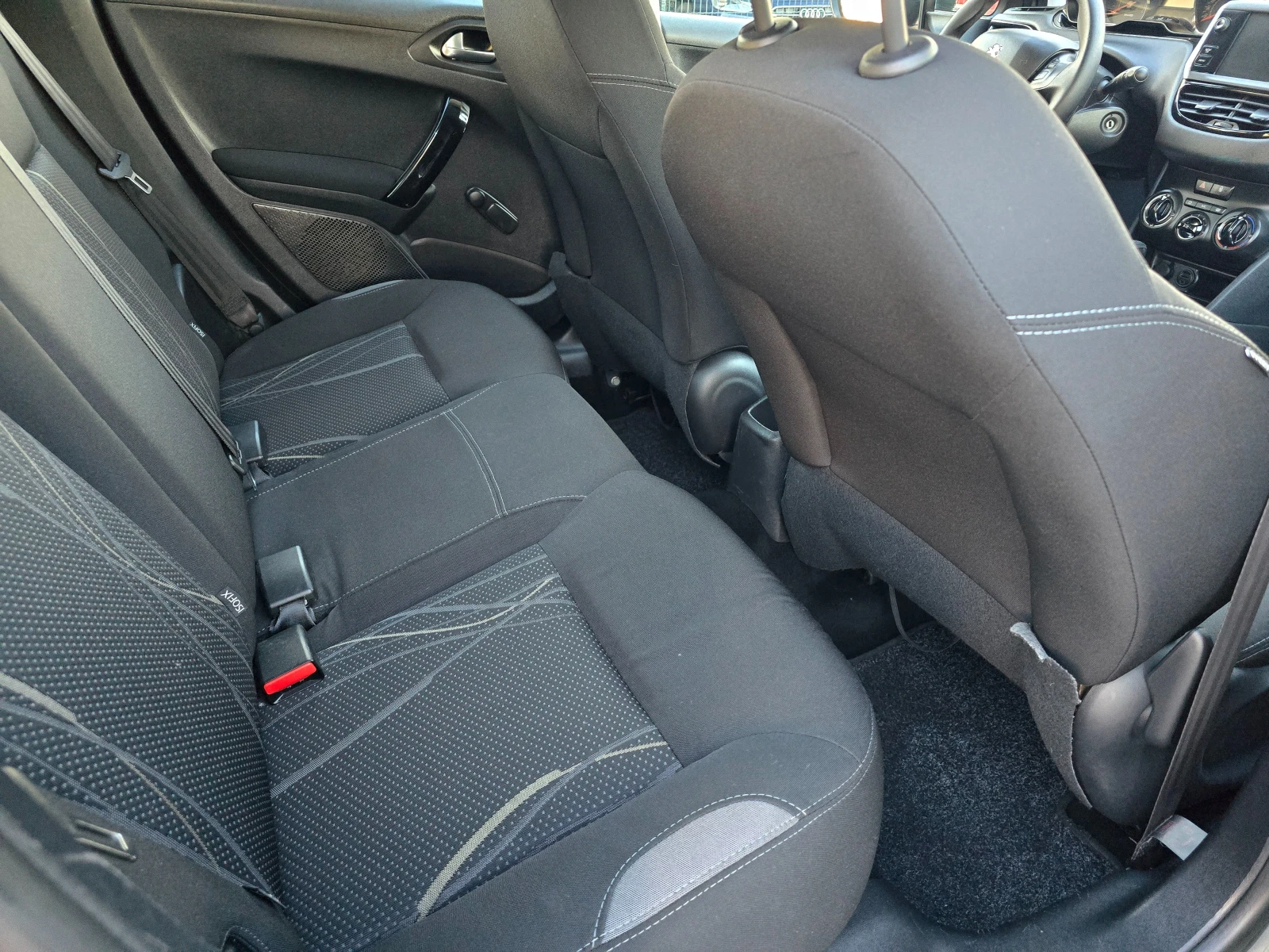 Peugeot 208 1.2 i, снимка 10 - Автомобили и джипове - 55081573