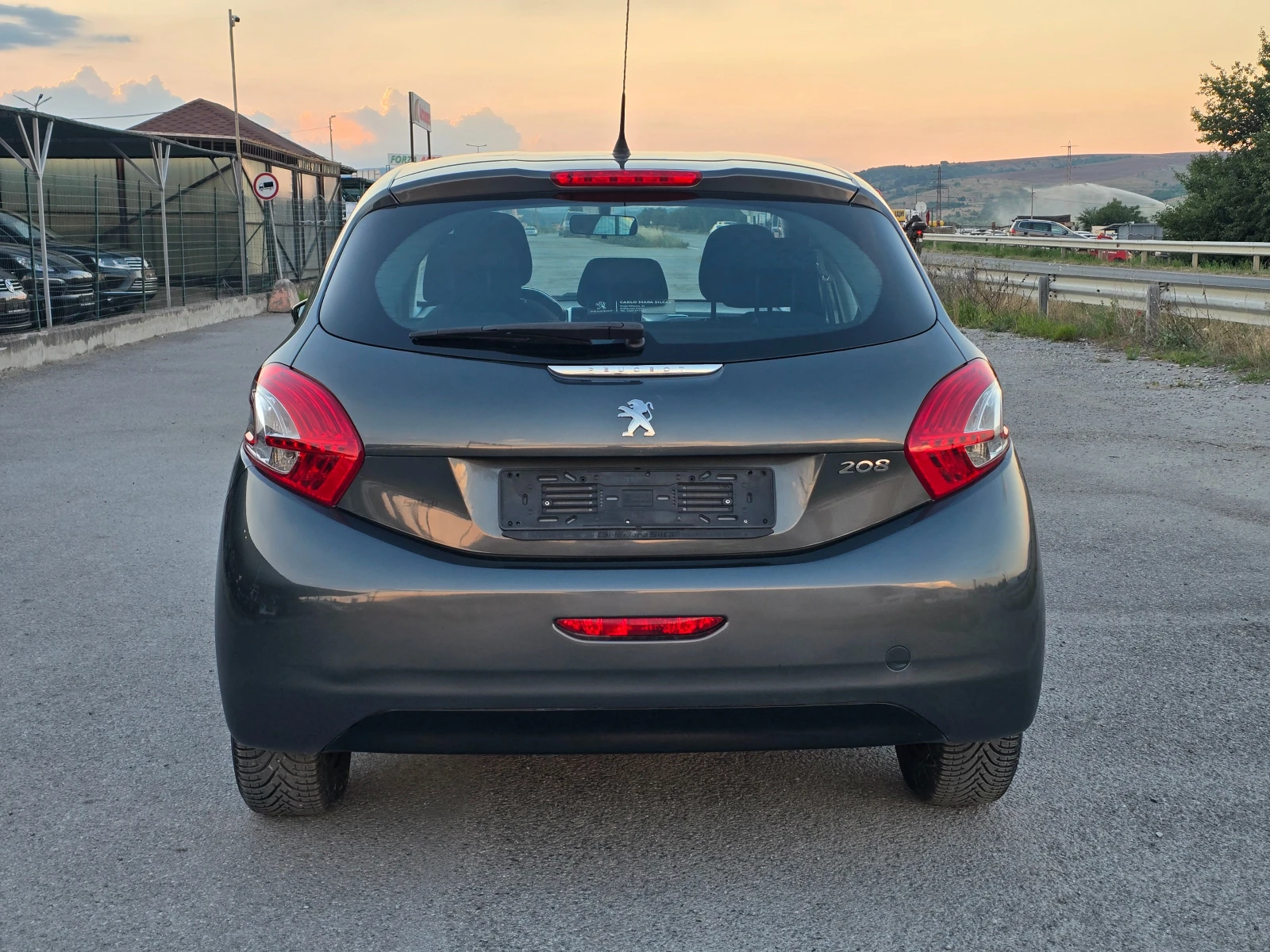 Peugeot 208 1.2 i, снимка 5 - Автомобили и джипове - 55081573