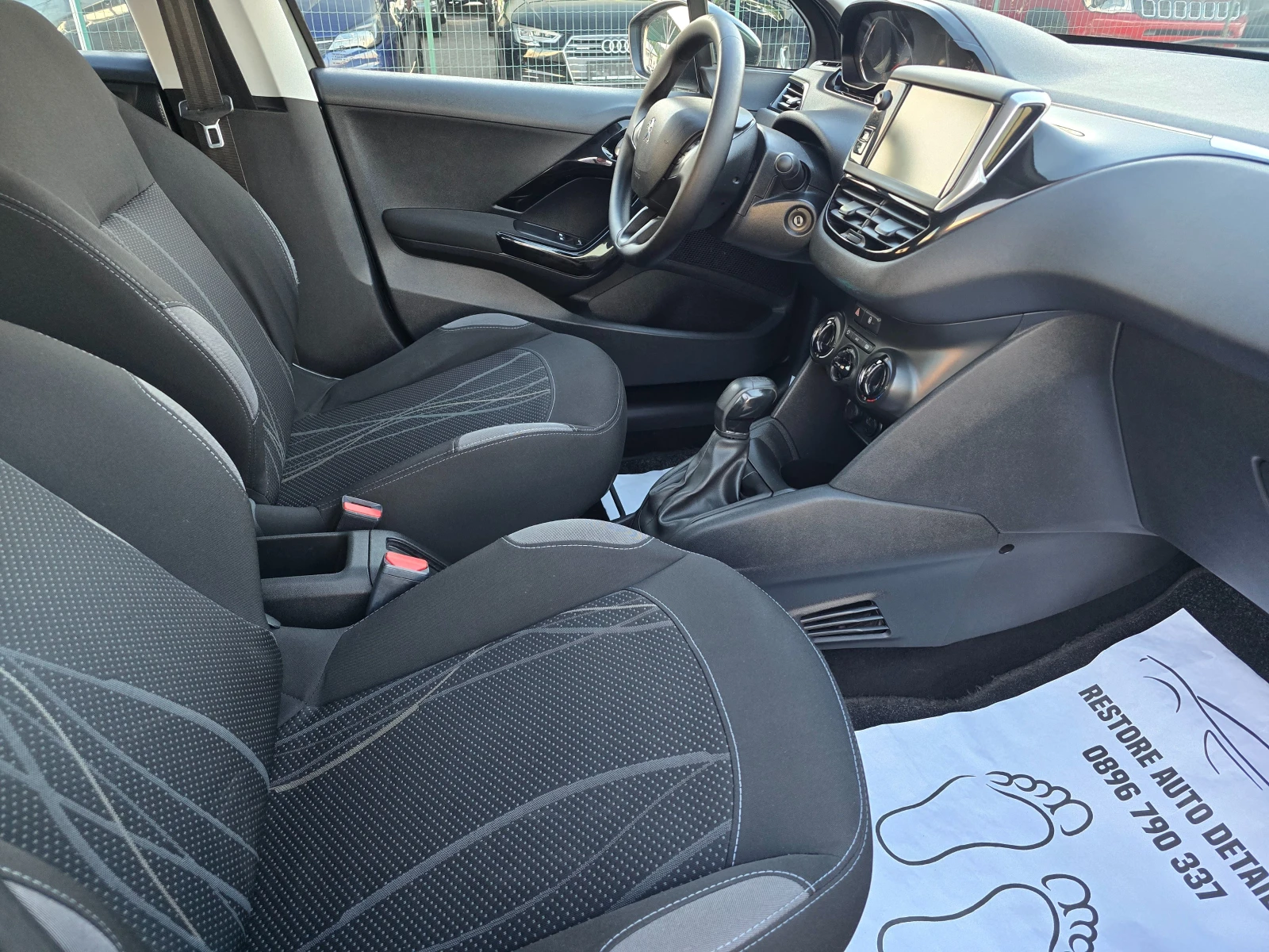 Peugeot 208 1.2 i, снимка 8 - Автомобили и джипове - 55081573