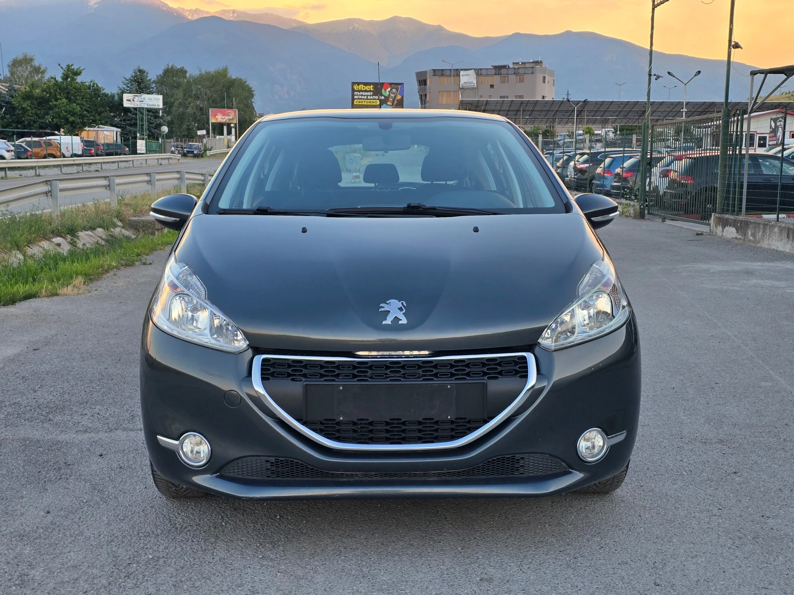 Peugeot 208 1.2 i, снимка 2 - Автомобили и джипове - 55081573