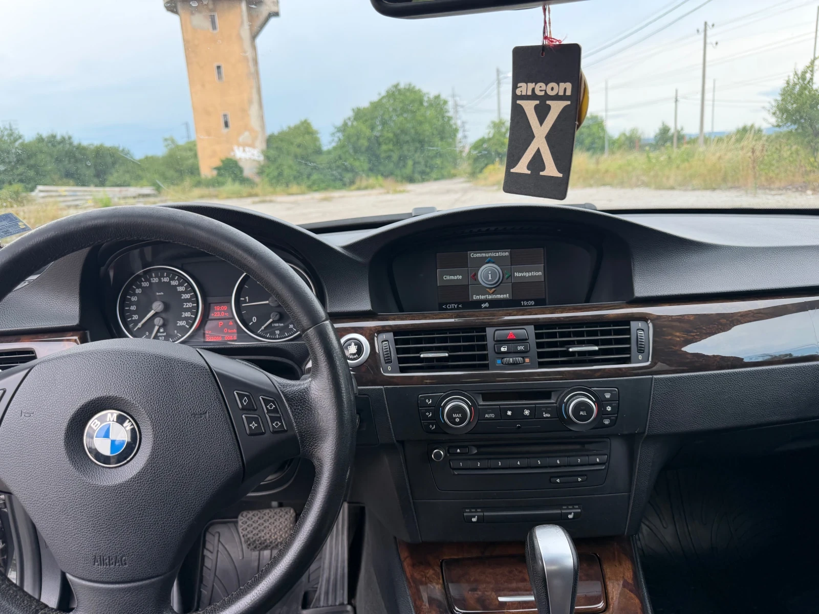 BMW 320, снимка 13 - Автомобили и джипове - 55416952