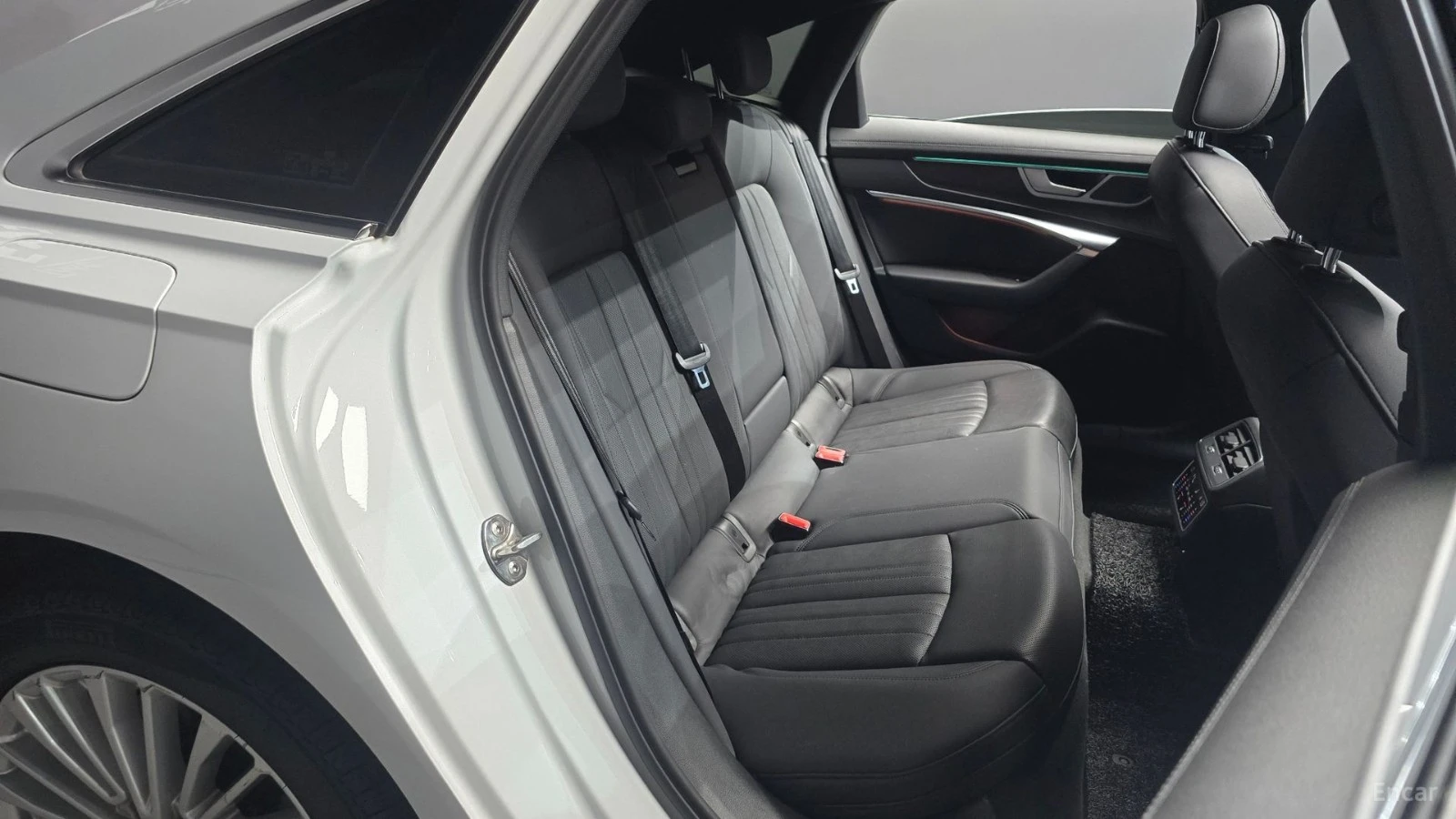 Audi A6 45 TFSI QUATTRO PREMIUM* 360* НАВИ* КОЖА* ПАНО* HU, снимка 9 - Автомобили и джипове - 55425469
